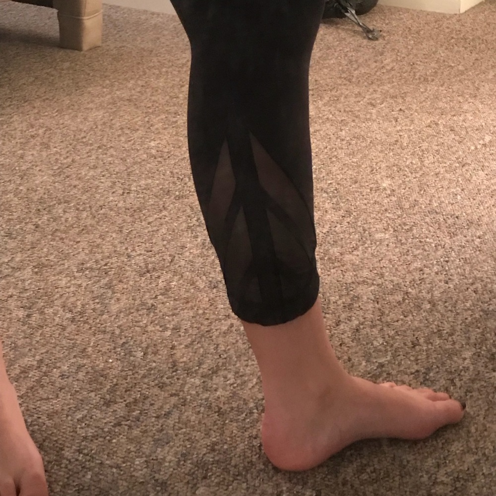 Lululemon Special Edition Wunder Under Crops sz 6